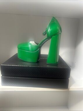 Vibrant Green Patent Platform Mary Jane Pump